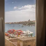 Lägenhet Azure By Homega - Valletta Views, Hot Tub, Sauna, Ferries *