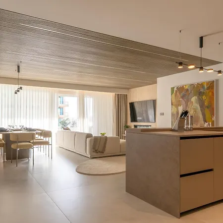 Spacious Retreat, Jacuzzi, Sauna & Valletta Views Apartment