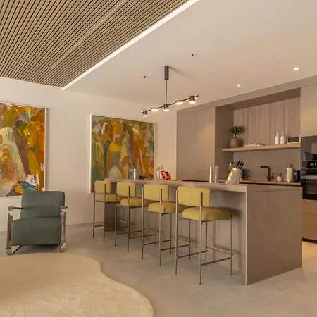 Spacious Retreat, Jacuzzi, Sauna & Valletta Views Apartment