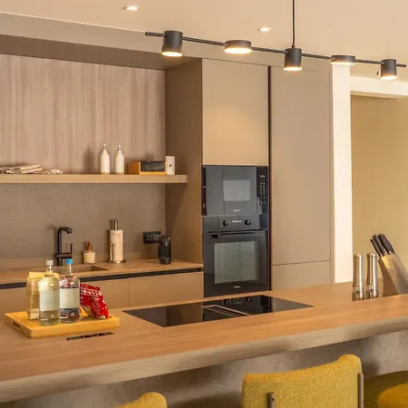 Spacious Retreat, Jacuzzi, Sauna & Valletta Views Apartment Sliema