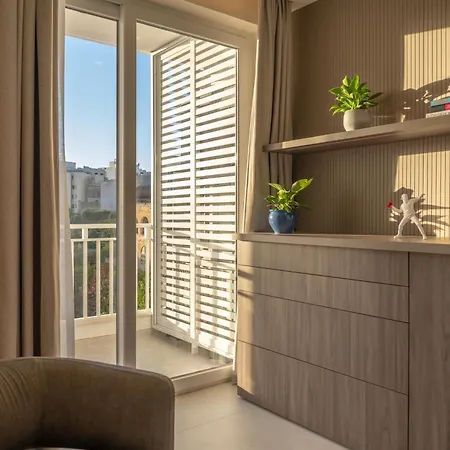 Azure By Homega - Valletta Views, Hot Tub, Sauna, Ferries Apartment Sliema