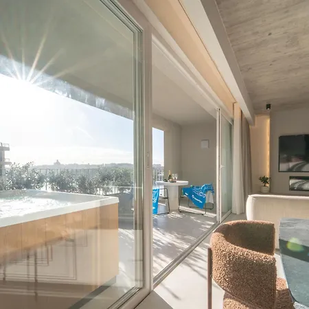 Azure By Homega - Valletta Views, Hot Tub, Sauna, Ferries Apartment