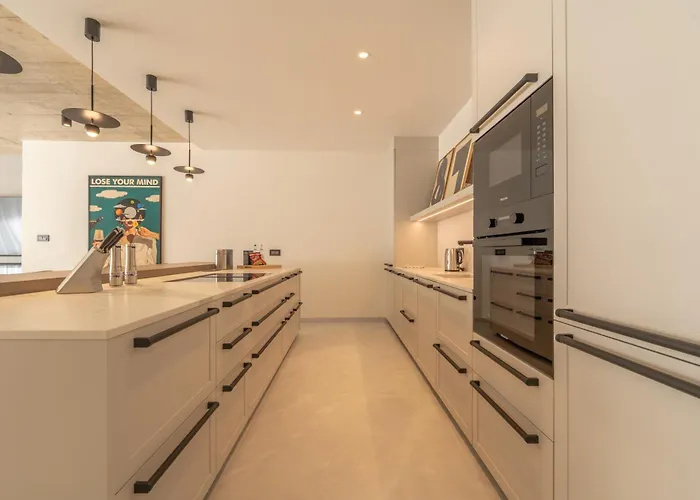 Spacious Retreat, Jacuzzi, Sauna & Valletta Views Apartment Sliema