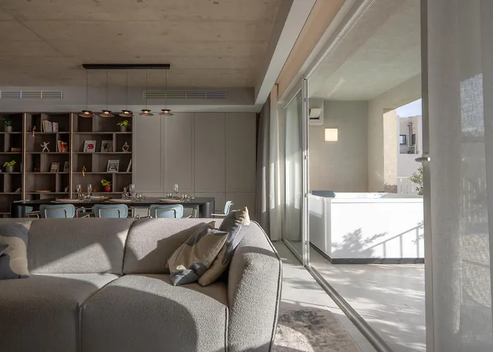 Spacious Retreat, Jacuzzi, Sauna & Valletta Views * Sliema