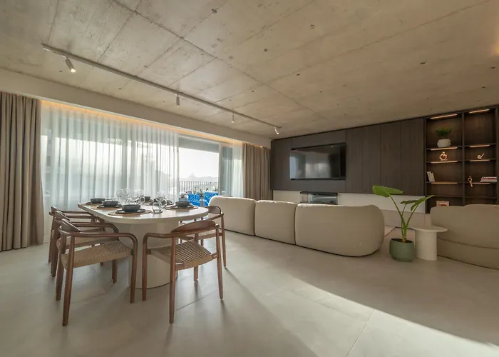 Spacious Retreat, Jacuzzi, Sauna & Valletta Views Sliema