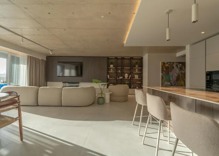 Spacious Retreat, Jacuzzi, Sauna & Valletta Views