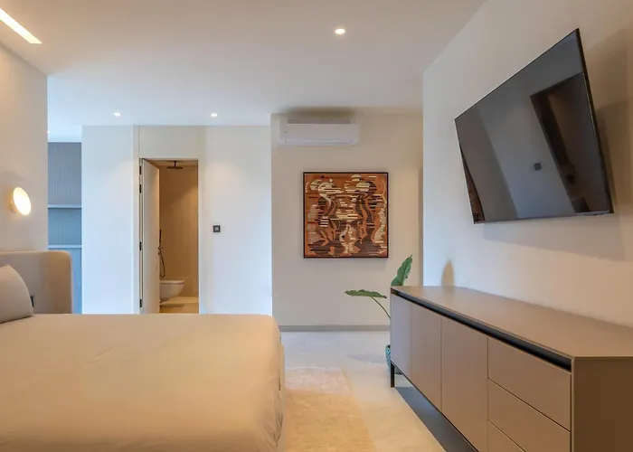 Spacious Retreat, Jacuzzi, Sauna & Valletta Views