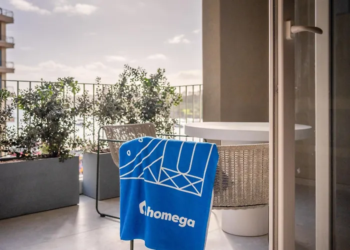 Spacious Retreat, Jacuzzi, Sauna & Valletta Views Sliema