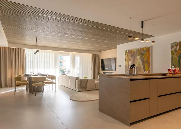 Spacious Retreat, Jacuzzi, Sauna & Valletta Views Apartment