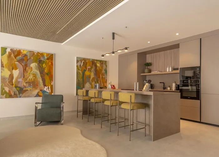 Spacious Retreat, Jacuzzi, Sauna & Valletta Views Apartment