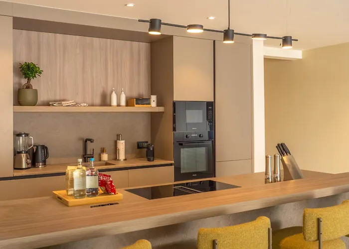 Spacious Retreat, Jacuzzi, Sauna & Valletta Views Apartment Sliema