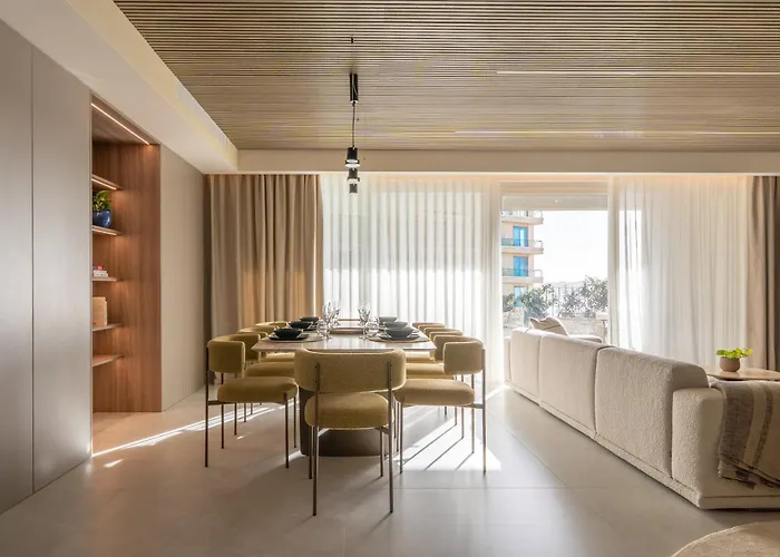 Spacious Retreat, Jacuzzi, Sauna & Valletta Views