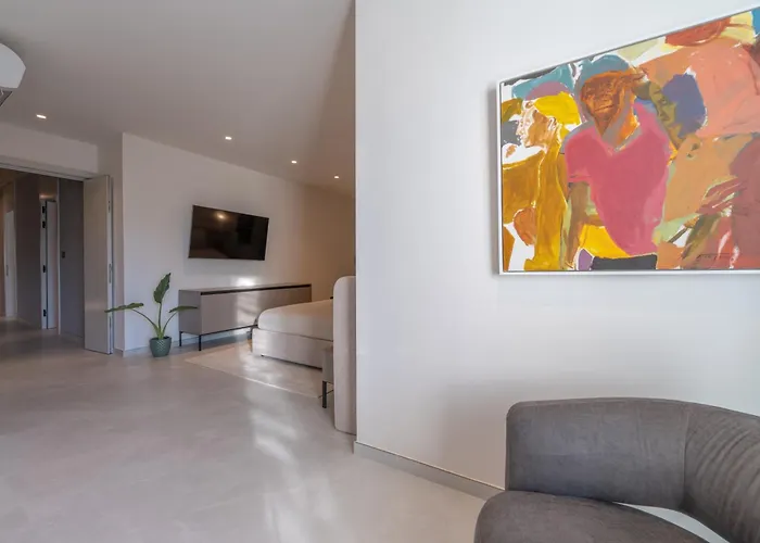 Azure By Homega - Valletta Views, Hot Tub, Sauna, Ferries Apartment